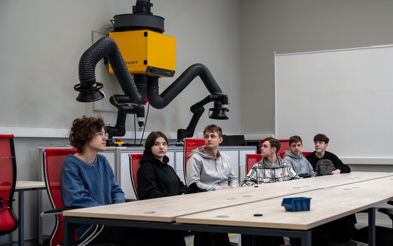 Более 260 школьников из Петербурга и Ленобласти прошли инженерные мастер-классы в ПИШ ЛЭТИ