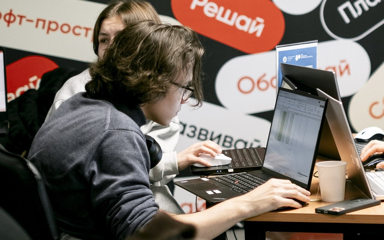 Создавать лучшее будущее с помощью атомных технологий: в ЛЭТИ прошёл «ХакАтом. ОтREPEATируй электротехнику»