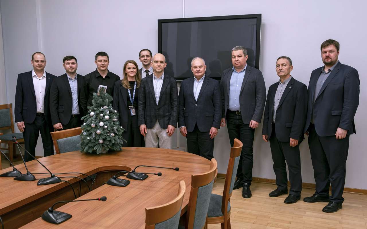 Технологическое лидерство и кадры для электротехники: делегация КЭАЗ посетила лаборатории ПИШ ЛЭТИ