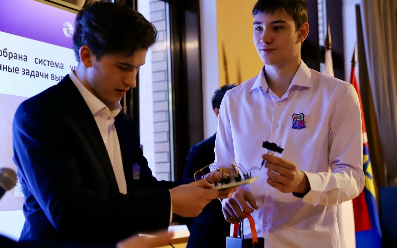 ПИШ ЛЭТИ провела День карьеры для школьников Ленобласти