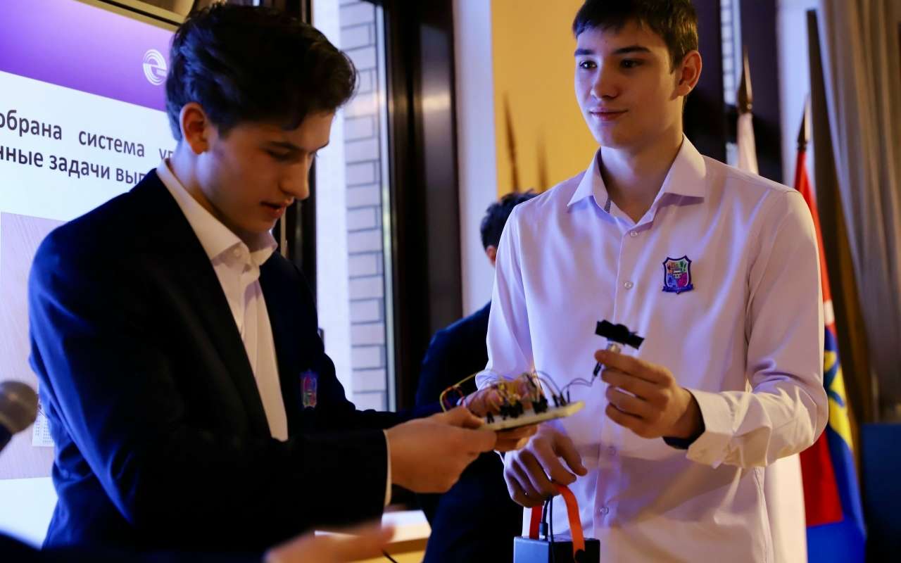 ПИШ ЛЭТИ провела День карьеры для школьников Ленобласти