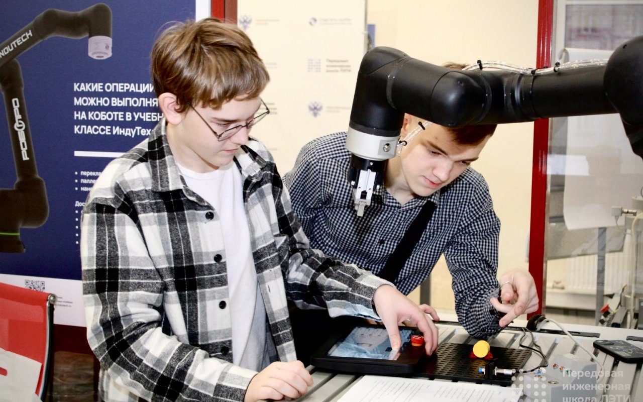 Команда ПИШ ЛЭТИ провела инженерный конкурс среди школьников Петербурга и Ленобласти