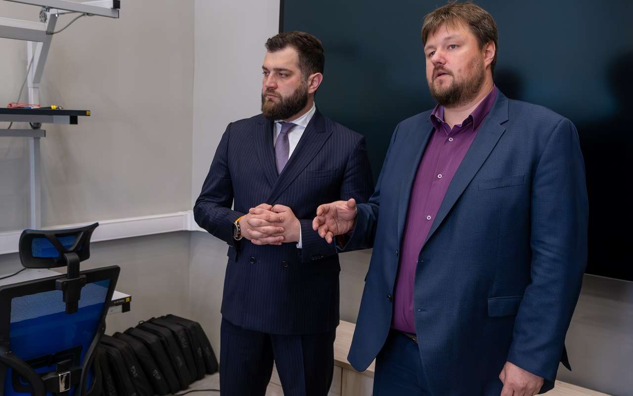 Заместитель Минпромторга РФ посетил ПИШ ЛЭТИ