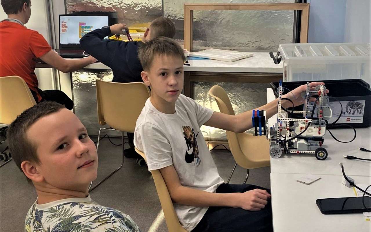 ПИШ ЛЭТИ провёл учебно-тренировочные сборы инженерно-технической направленности для школьников Ленинградской области 